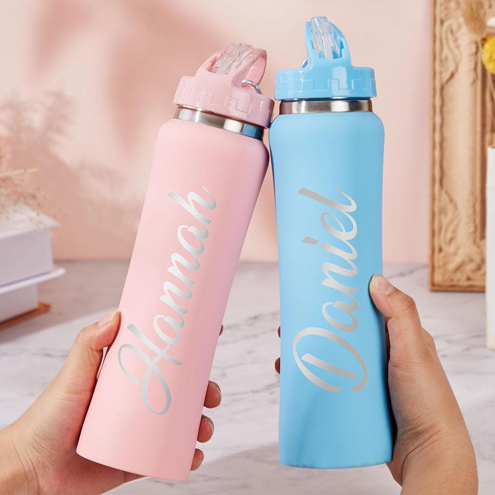 名前入りステンレス製ウォーターボトル（ストロー付き）、カスタ - Sports Water Bottle Insulated のレビューと価格